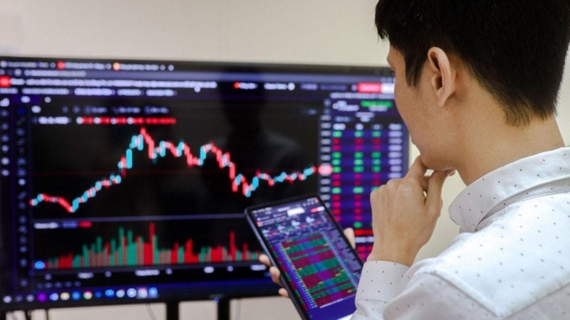 Thị trường chứng khoán bước vào giai đoạn đầy áp lực nhưng cũng tràn đầy cơ hội, khi VN-Index vượt đỉnh lịch sử. ẢNh minh họa