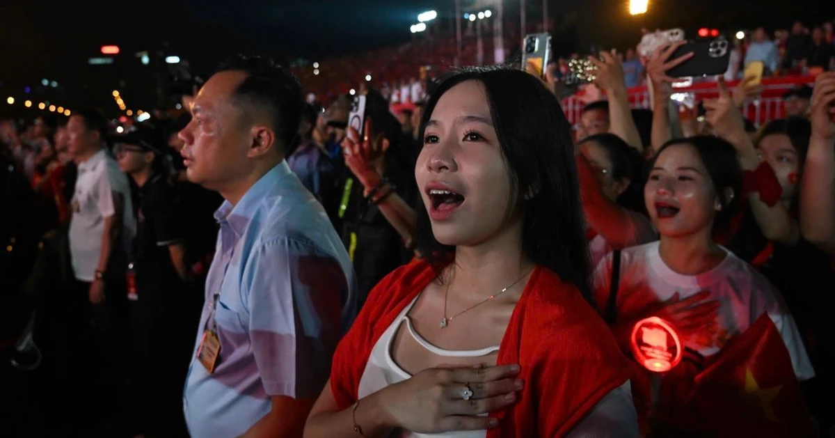 ‘Tự hào là người Việt Nam’ bùng nổ với Quốc ca, Đường tới ngày vinh quang