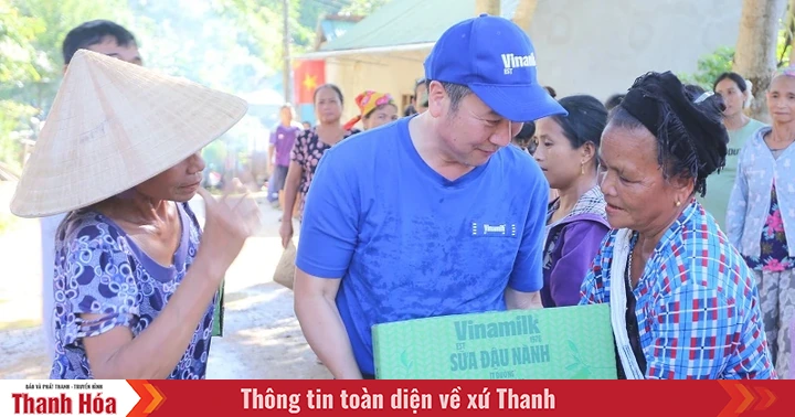Vinamilk hỗ trợ đồng bào Nghệ An khắc phục hậu quả thiên tai