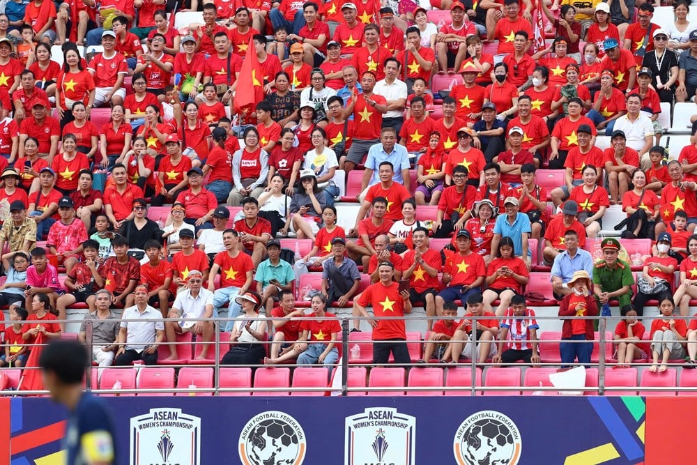 Durch den Sieg über Thailand gewann die vietnamesische Frauenfußballmannschaft die Bronzemedaille in Südostasien – Foto 1