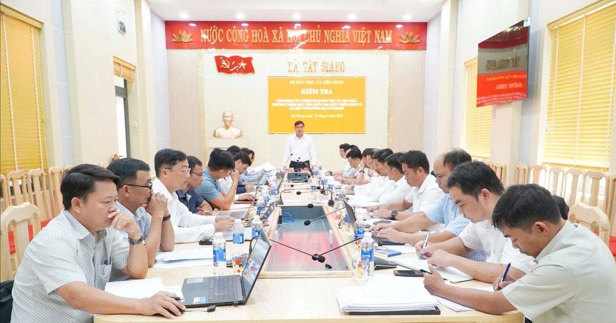 Lãnh đạo Sở Dân tộc và Tôn giáo làm việc với 3 xã Tây Giang, A Vương và Hùng Sơn