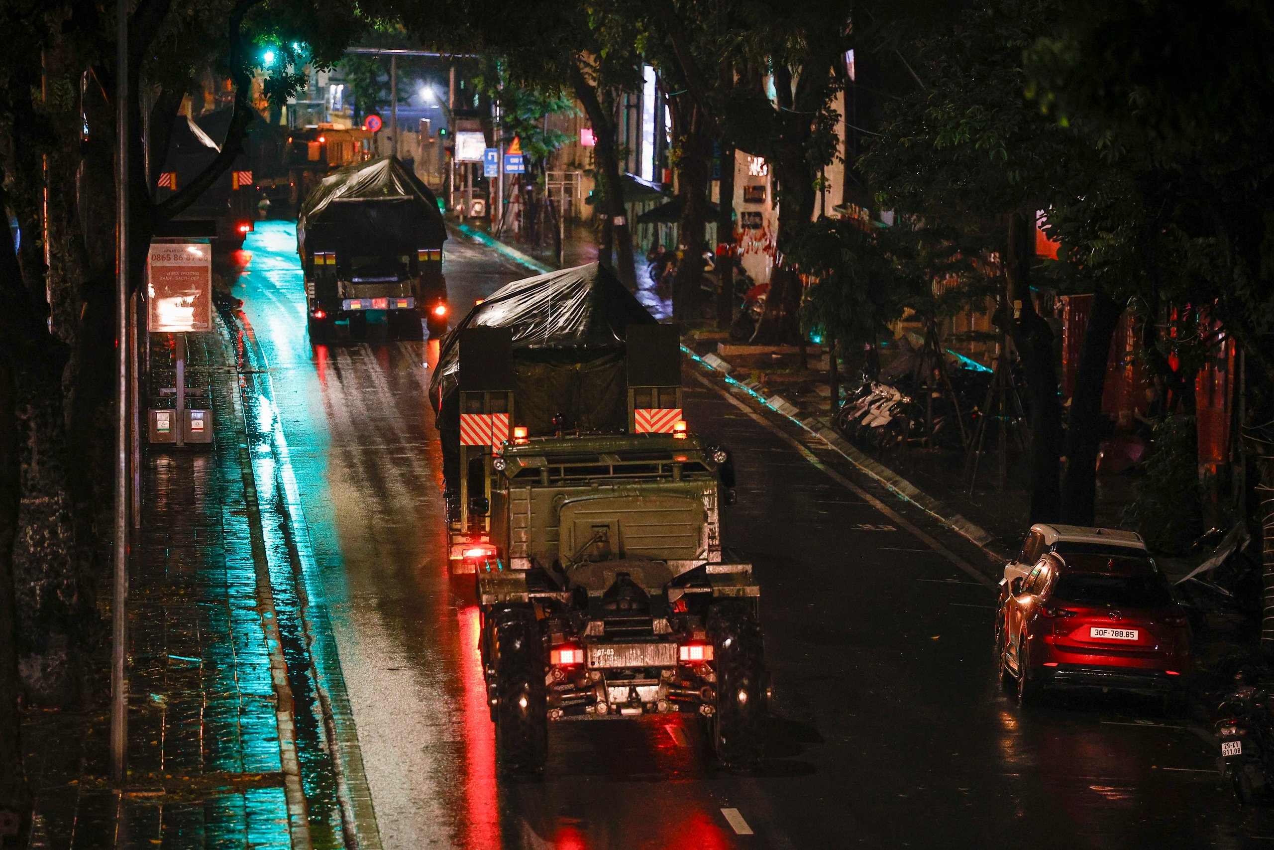 Dàn khí tài tham gia nhiệm vụ A80 tập kết về trung tâm Hà Nội trong đêm - Ảnh 10.