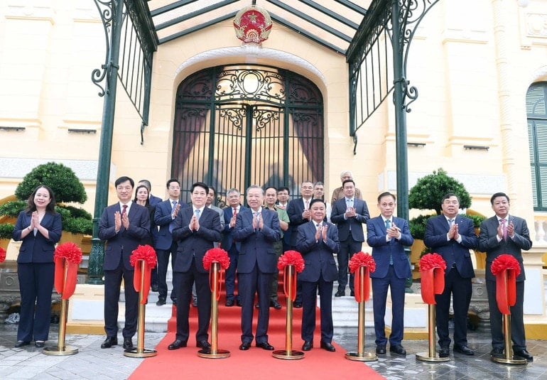 vna-potal-tong-bi-thu-va-chu-tich-nuoc-du-le-ban-giao-tru-so-lam-viec-co-quan-chu-tich-nuoc-8219424-6071.jpg