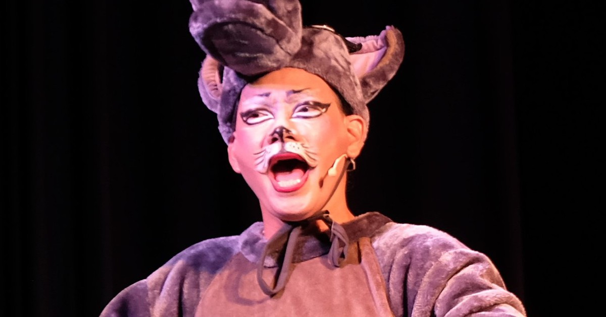 After Once Upon a Time, Quoc Thinh continues to make children laugh with the role of Gray Wolf.