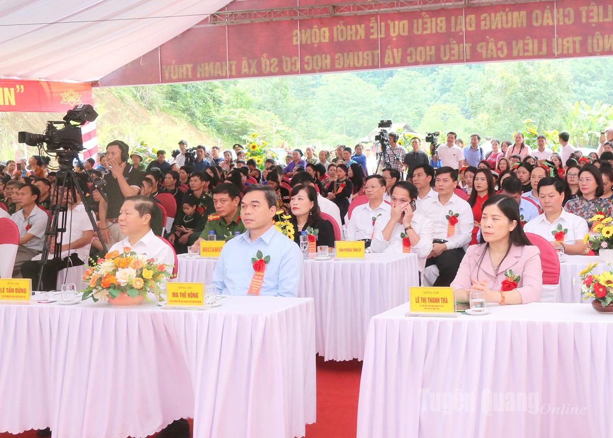 Đại biểu dự lễ khởi động dự án.