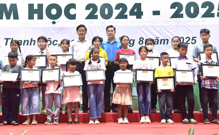 Trao học bổng TBS Group cho 672 học sinh, sinh viên