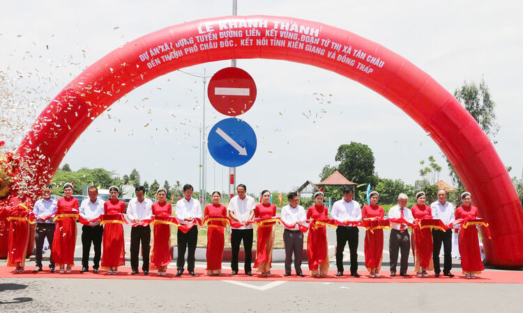 Khánh thành tuyến đường liên kết vùng giữa An Giang và Đồng Tháp