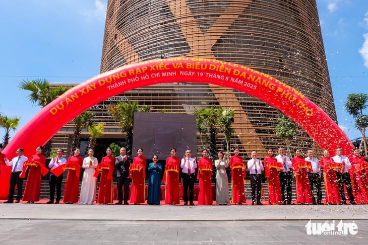 TP.HCM khánh thành rạp xiếc và biểu diễn đa năng Phú Thọ - Ảnh 6.