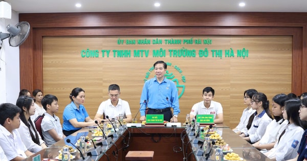 Trao 25 suất học bổng cho con em công nhân vệ sinh môi trường