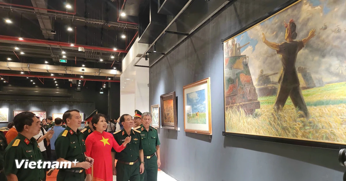 Tái hiện 'Những ngày tháng lịch sử' bằng hơn 200 tác phẩm hội họa, điêu khắc