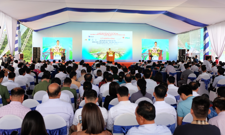 Expectativas de un gran avance en la ceremonia de colocación de la primera piedra de la fase 2 del proyecto de la autopista Dong Dang-Tra Linh - Periódico electrónico Cao Bang