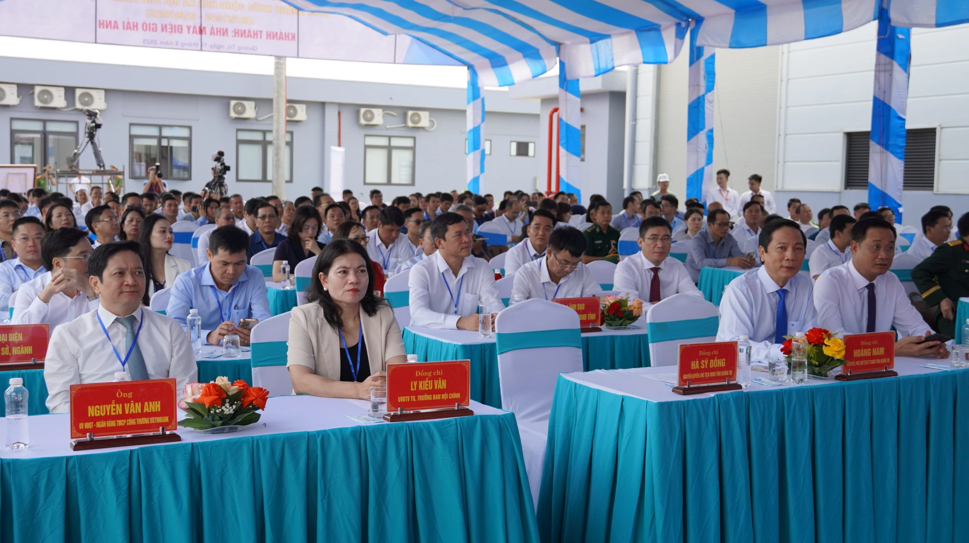 Các đại biểu tham dự lễ khánh thành - Ảnh: QV
