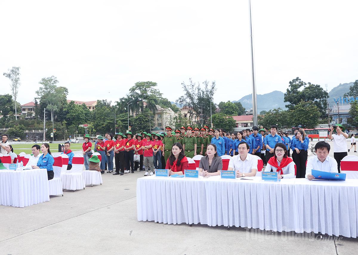 Đại biểu dự chương trình.