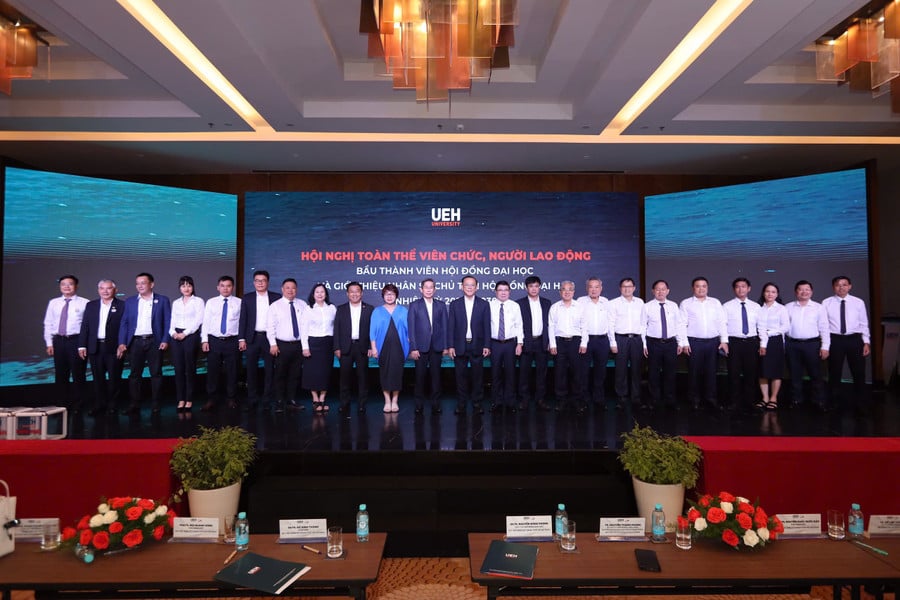hoi-dong-dai-hoc-dai-hoc-kinh-te-thanh-pho-ho-chi-minh-ueh-nhiem-ky-2025-2030.jpg