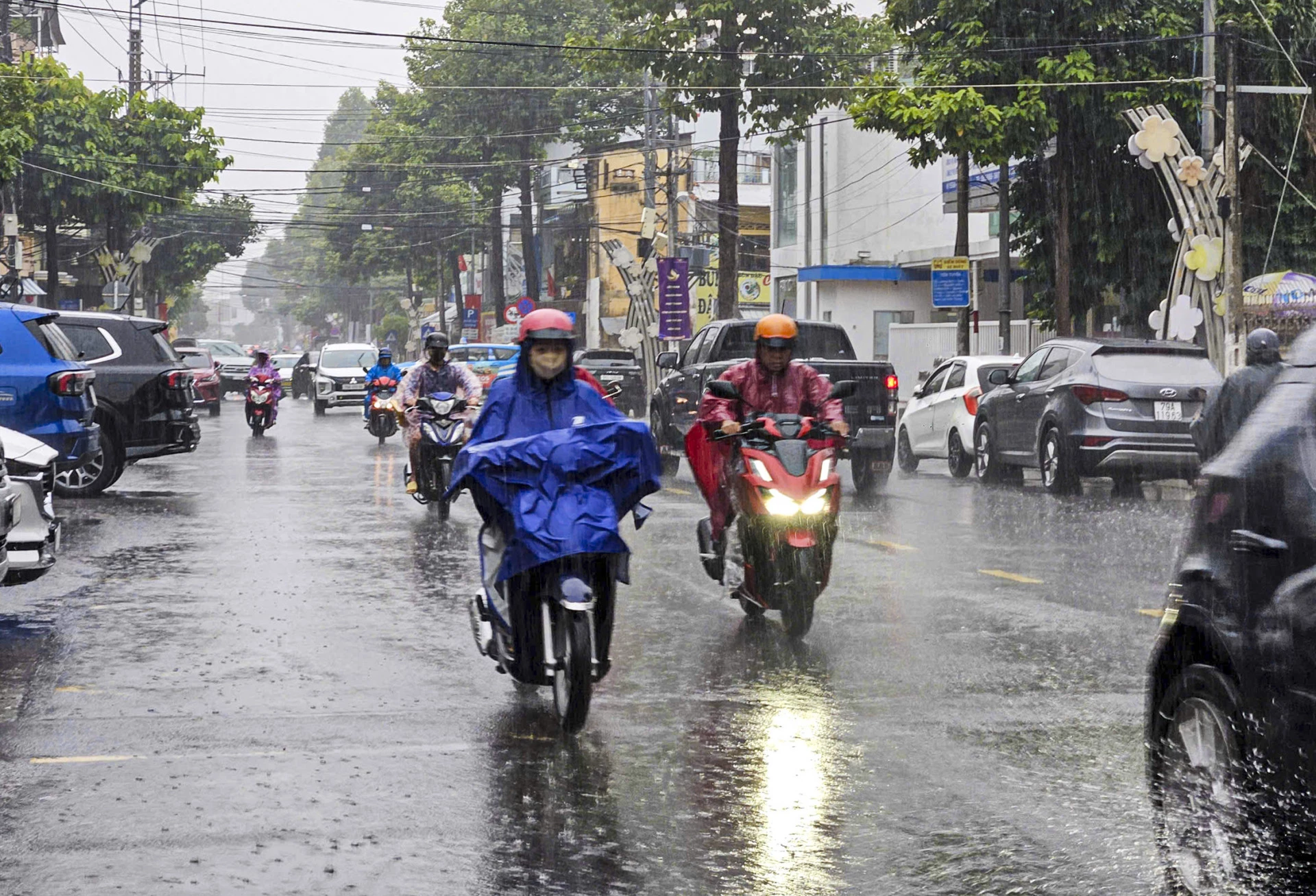 Proactively respond to heavy rain