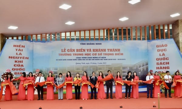 Inauguration de l'école secondaire Key