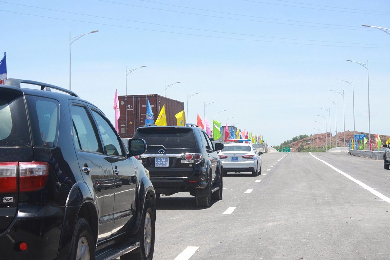 Проект будівництва швидкісної автомагістралі Хоа Лієн - Туй Лоан (частина проекту будівництва швидкісної автомагістралі Північ-Південь на східному етапі 2021-2025 років). Це один із 250 проектів та робіт по всій країні, які були розпочаті та відкриті з нагоди святкування 80-ї річниці Національного дня, 2 вересня.
