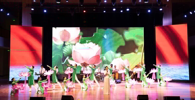 Chương trình văn nghệ chào mừng lễ khánh thành Nhà hát tỉnh An Giang