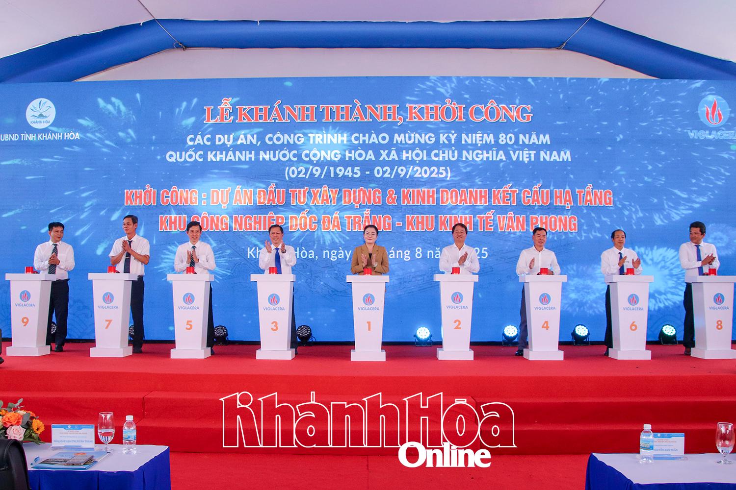 Nghi thức ấn nút khởi công Dự án Đầu tư xây dựng và Kinh doanh kết cấu hạ tầng Khu công nghiệp Dốc Đá Trắng
