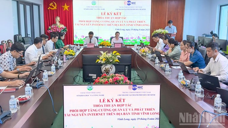 ndo_br_anh-2-quang-canh-le-ky-ket-hop-tac.jpg