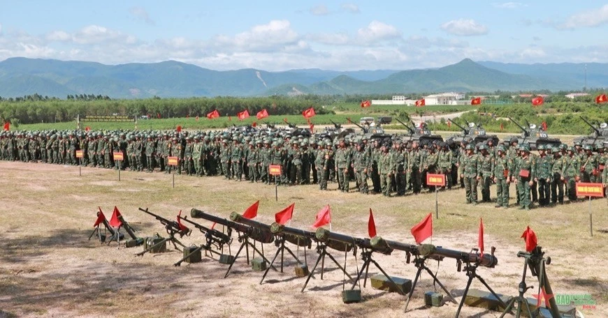 Người dân không đi lại trong phạm vi giới cận khu vực bắn đạn thật vào ngày 21-8