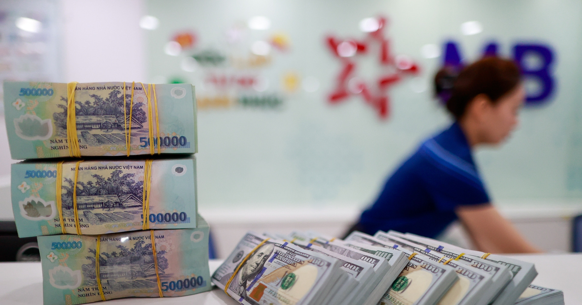 Lãi suất ngân hàng hôm nay 18/8/2025: Ngân hàng bất ngờ tặng lãi suất đặc biệt