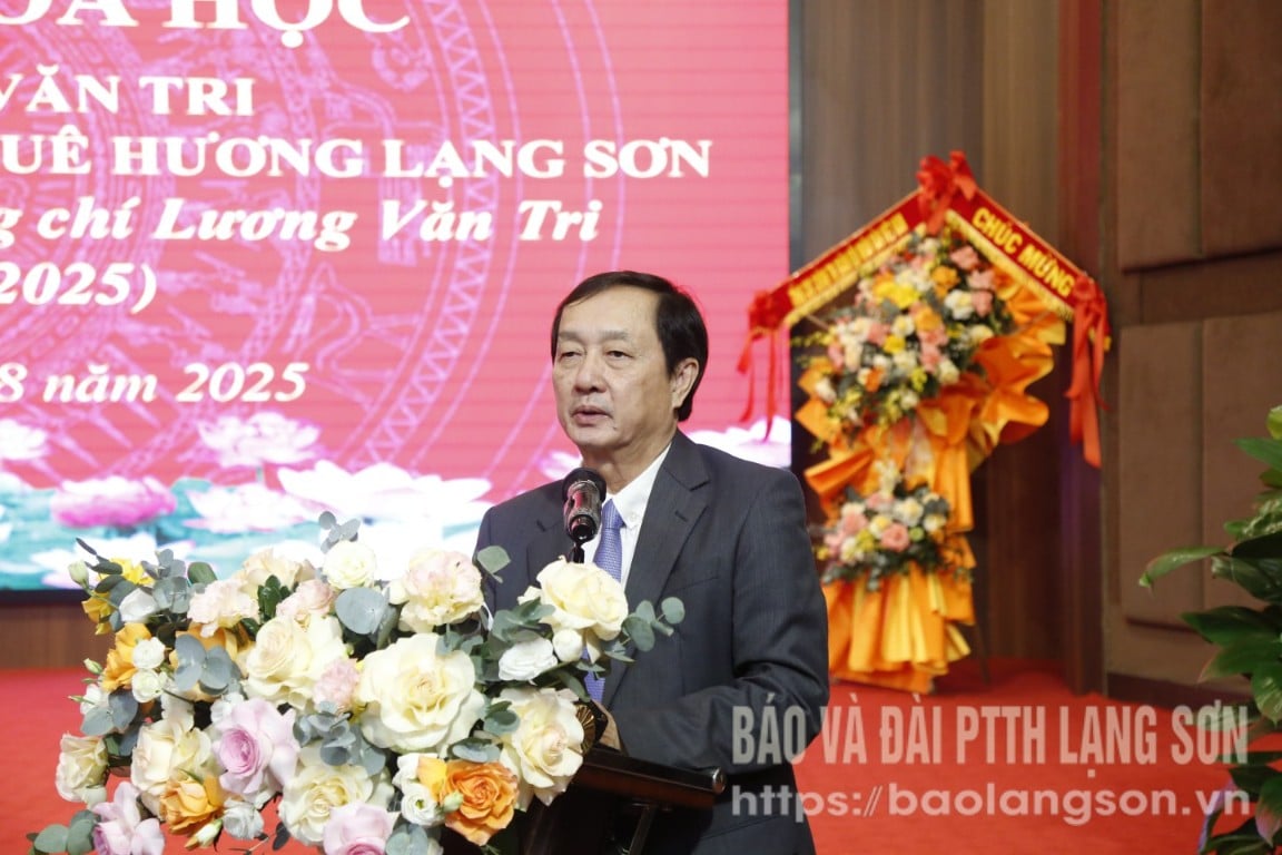 Đồng chí Huỳnh Thành Đạt, Ủy viên Trung ương Đảng, Phó Trưởng Ban Tuyên giáo và Dân vận Trung ương phát biểu tại hội thảo