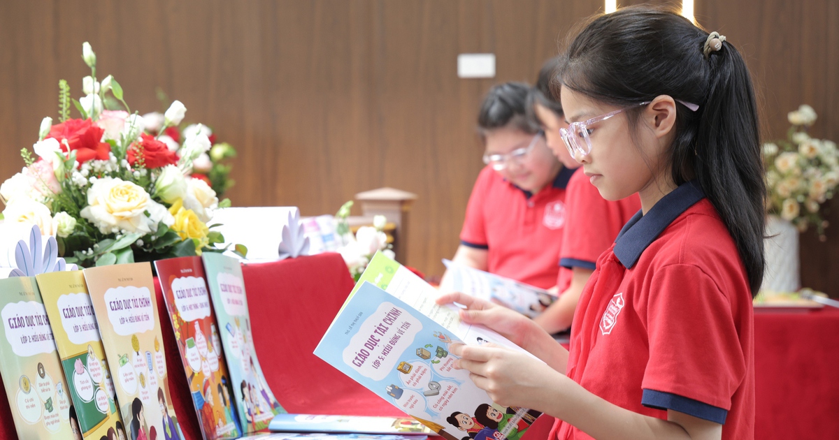NXBGDVN introduces the Financial Education book series for students from grades 1 to 12