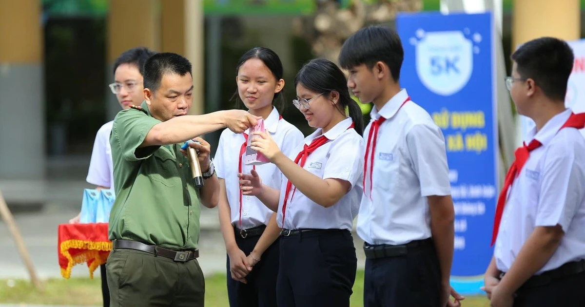 Xây dựng Khung năng lực số cho công dân: Khởi đầu từ trường học