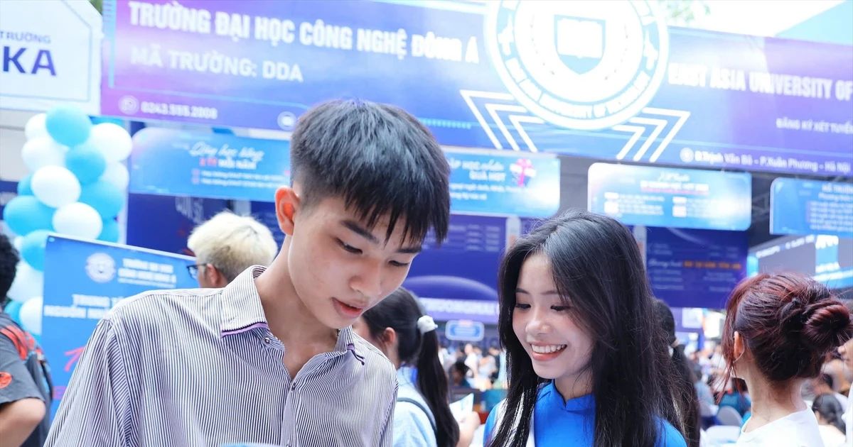 Tuyển sinh đại học 2025: Khi ảo nhiều hơn thật