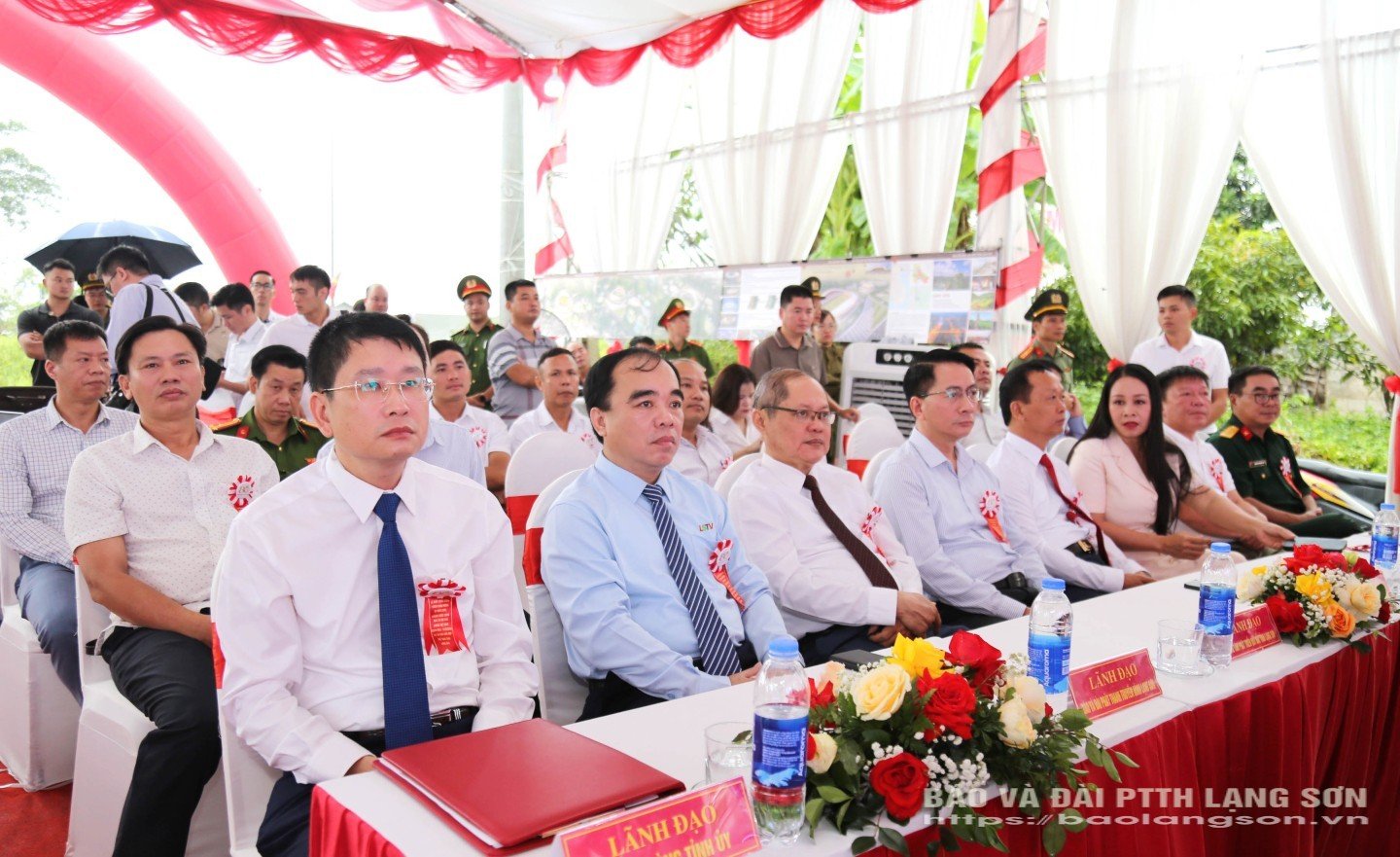 Các đại biểu dự lễ khởi công