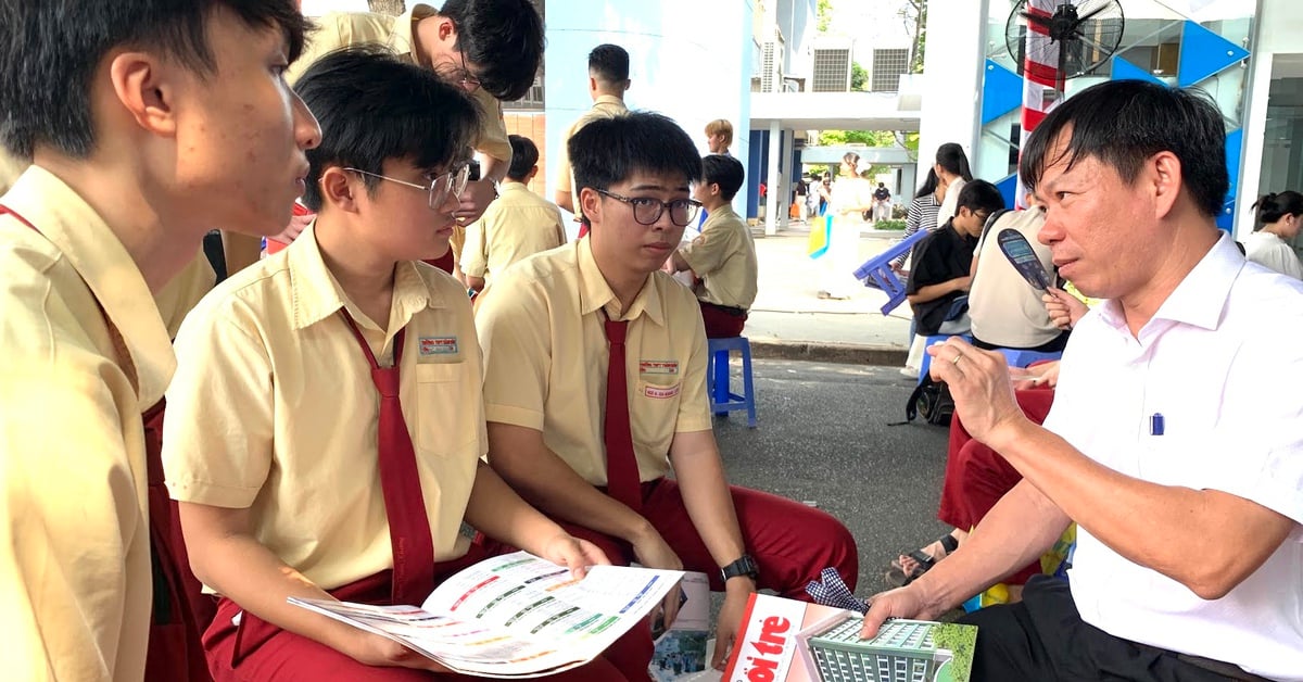 Sau lọc ảo, nhiều trường tiết lộ điểm chuẩn biến động bất ngờ, có ngành lên đến 29 điểm