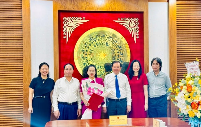 Bà Phạm Thị Mỹ Hoa giữ chức Phó Cục trưởng Cục Mỹ thuật, Nhiếp ảnh và Triển lãm - Ảnh 2.