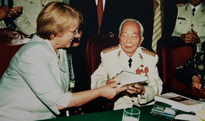 La nostra amica Michelle Bachelet e il canto dell'amicizia tra Vietnam e Cile.