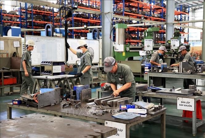Công nhân làm việc tại Công ty Cơ khí Động lực Toàn Cầu, khu công nghiệp Giang Điền (tỉnh Đồng Nai cũ).
