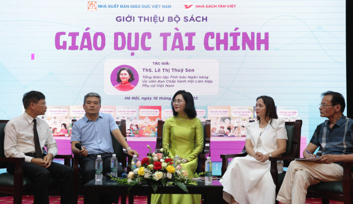 Ra mắt bộ sách 