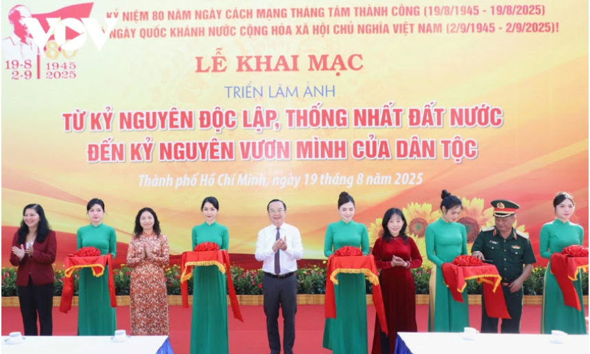 Khai mạc triển lãm ảnh 80 năm Cách mạng Tháng Tám và Quốc khánh 2/9