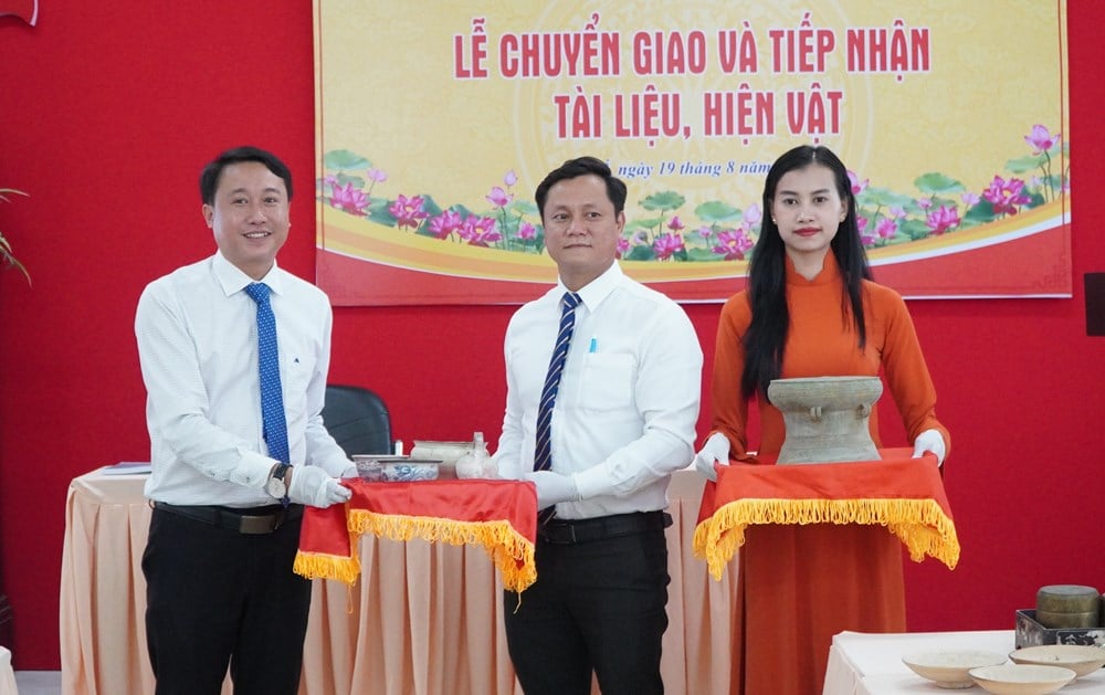 Bảo tàng Lịch sử thành phố Huế tiếp nhận hơn 1.400 tư liệu, hiện vật