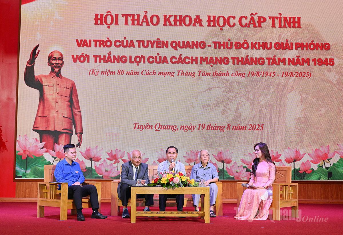 Các đại biểu tham gia Tọa đàm tại Hội thảo khoa học.