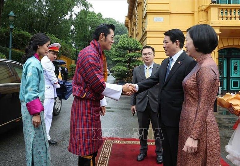 Chủ tịch nước Lương Cường chủ trì lễ đón cấp Nhà nước Quốc vương Bhutan- Ảnh 1.
