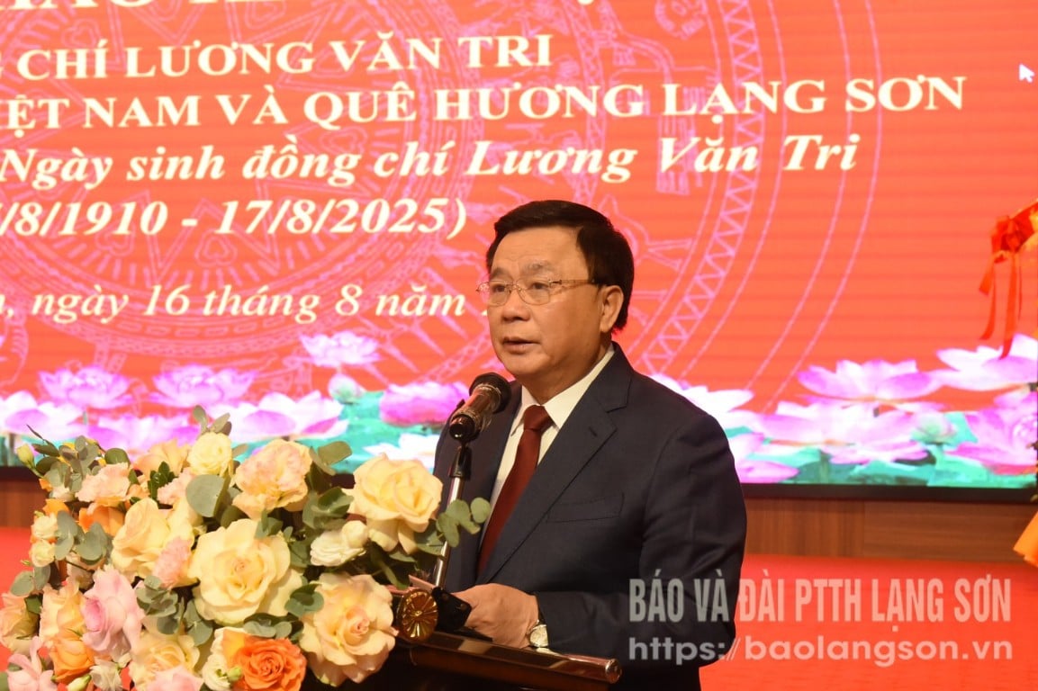 Đồng chí Nguyễn Xuân Thắng, Ủy viên Bộ Chính trị, Giám đốc Học viện Chính trị Quốc gia Hồ Chí Minh, Chủ tịch Hội đồng lý luận Trung ương phát biểu khai mạc và đề dẫn hội thảo