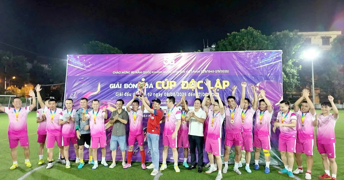 កាសែត Tien Phong ឈ្នះរង្វាន់លើកទី៣ ក្នុងព្រឹត្តិការណ៍ Independence Cup ដើម្បីអបអរសាទរខួបលើកទី 80 នៃទិវាជាតិ។