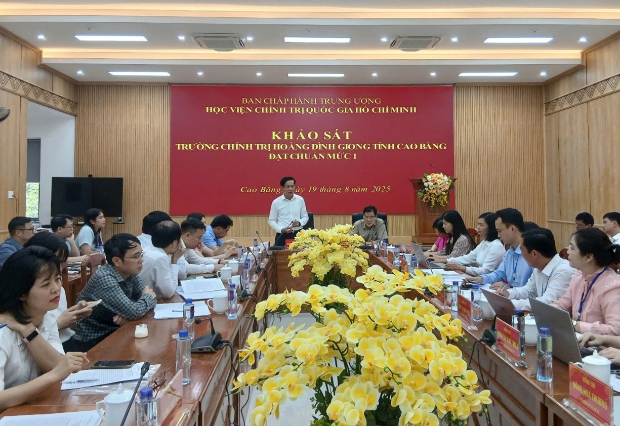 Đoàn công tác Học viện Chính trị quốc gia Hồ Chí Minh khảo sát Trường Chính trị Hoàng Đình Giong đạt chuẩn mức 1