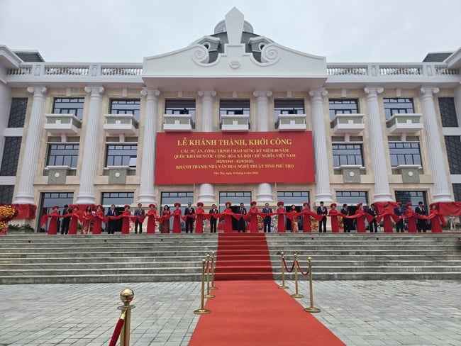 Phú Thọ khánh thành Nhà văn hóa nghệ thuật tỉnh  - Ảnh 1.