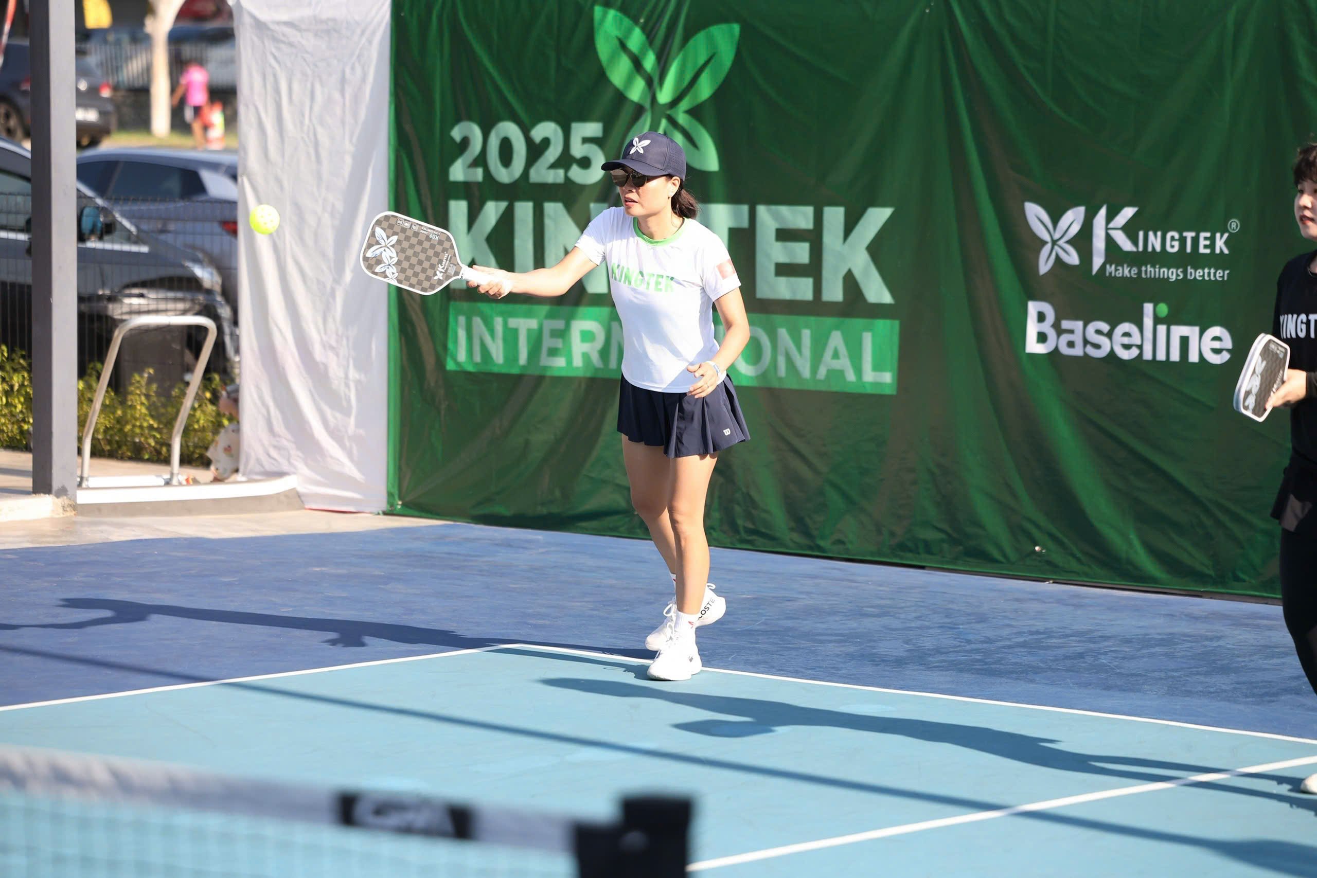 Các tay vợt Việt Nam gây sốt ở giải pickleball Kingtek International 2025- Ảnh 1.