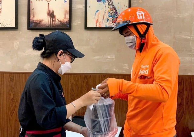 Khách đặt 30 ly chè, muốn ghi tên từng người: Shipper bức xúc, mạng 'dậy sóng'- Ảnh 2.