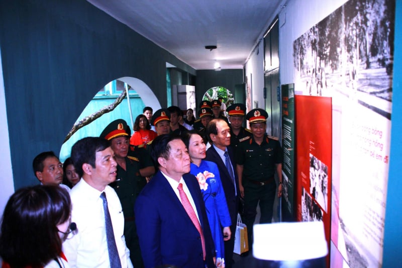 Khai mạc 3 trưng bày về di tích Nhà và Hầm D67, Hầm cơ yếu và Cột cờ Hà Nội -0