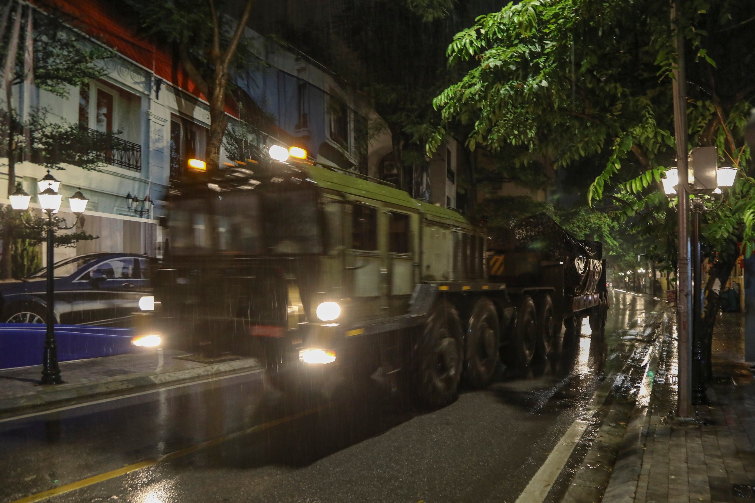 Dàn khí tài tham gia nhiệm vụ A80 tập kết về trung tâm Hà Nội trong đêm - Ảnh 13.