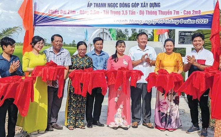 เปลี่ยนจากความเข้มแข็งของประชาชน ความเข้มแข็งของพรรค