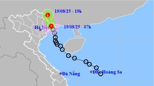 Tropical depression enters Quang Ninh - Hai Phong